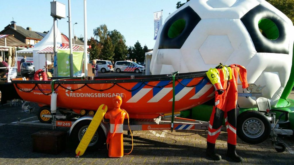 Reddingsbrigade boot op Sportmarkt